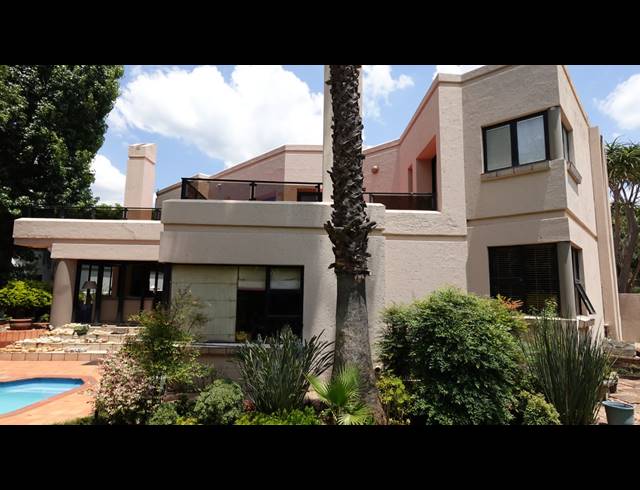 5 BEDROOM FREEHOLD FOR SALE IN SILVER LAKES GOLF ESTATE